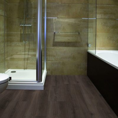 Биополы Purline Wineo 1200 wood XL Call me Tilda PL086R в интерьере ванной