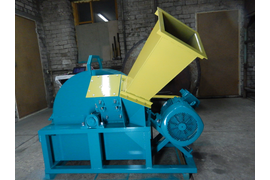 Стандартная комплектация дробилки РДМ-600 с удлинителем горловины, который служит для безопасности работы.