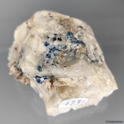 Лазулит в молочном кварце. Россия. 75*60*36мм