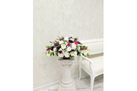 Композиции из искусственных цветов — прекрасный выбор для аллергиков, желающих наслаждаться красотой природы 37