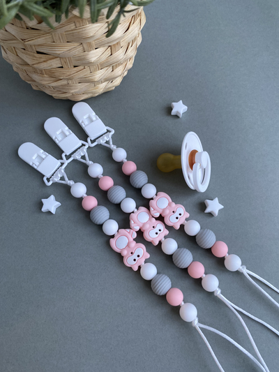 Держатель для пустышки "Розовый енот"