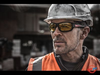 Очки защитные улучшенные желтые Milwaukee PERFORMANCE 4932478928