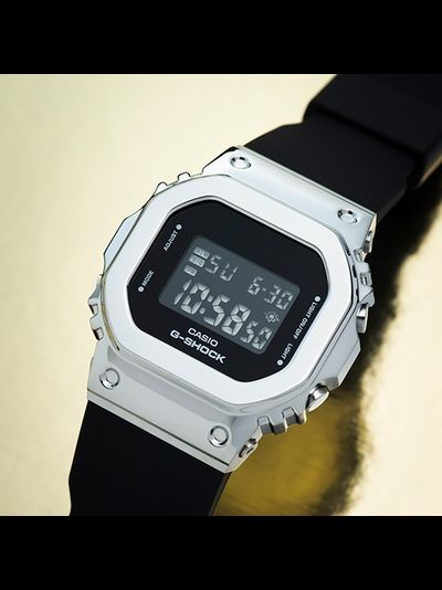 Часы Casio G-Shock GM-S5600U-1