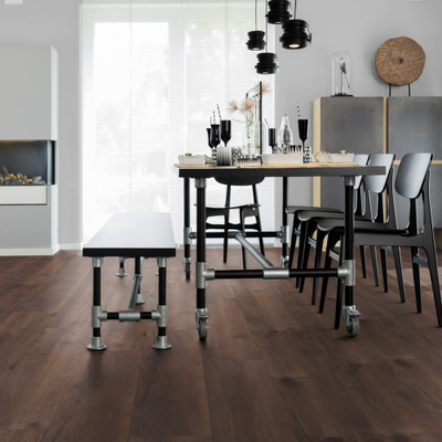 Ламинат Wineo Дуб Лиссабон Темно-коричневый LA210LV4 в интерьере кухни