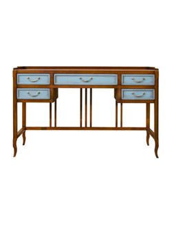 Письменный стол с 5 голубыми ящиками.