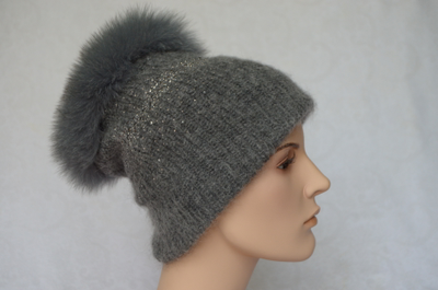 Серая женская вязаная шапка с меховой отделкой Vizio Италия фото