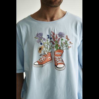 МУЖСКАЯ ФУТБОЛКА ГОЛУБАЯ "ЦВЕТОЧНЫЕ КЕДЫ"