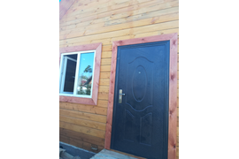 Карнизы и фронтоны подшиты доской