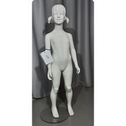 Детский манекен в полный рост с утонченными чертами лица