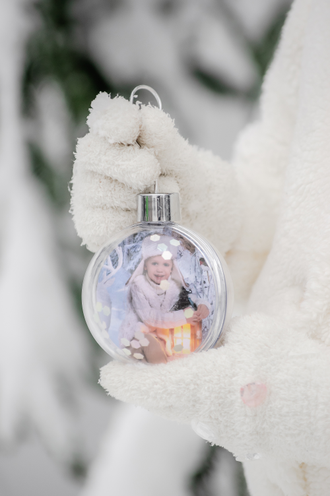 новогодний шар с фото и снегом внутри