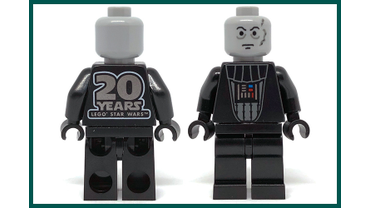 Памятная Минифигурка Дарта Вейдера с Принтóванным Логотипом «20 Лет ЛЕГО–Серии “Звёздные Войны” на Спине из Юбилейного Набора LEGO # 75261.