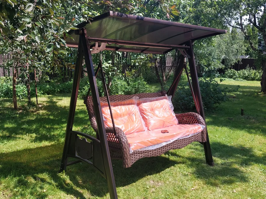 Садовые качели Dragon с плетеным диваном