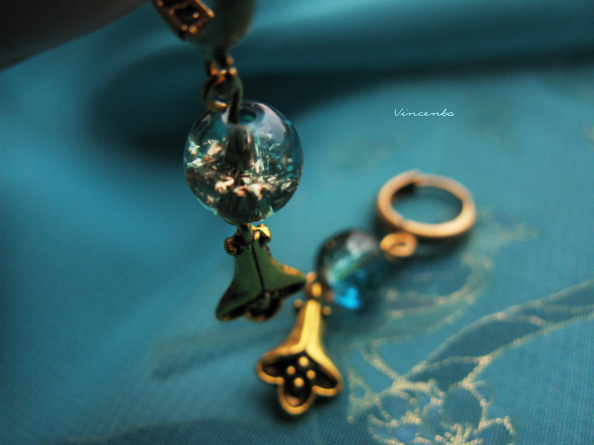 Красивые серьги с лилиями и бусинами кракле в греческом стиле с подвесками под античное золото