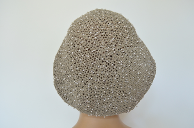 Вязаный берет из бисера летний