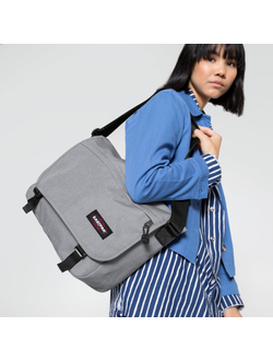 Сумка Eastpak Delegate + Sunday Grey на девушке