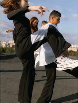 Брюки с накладными карманами черные