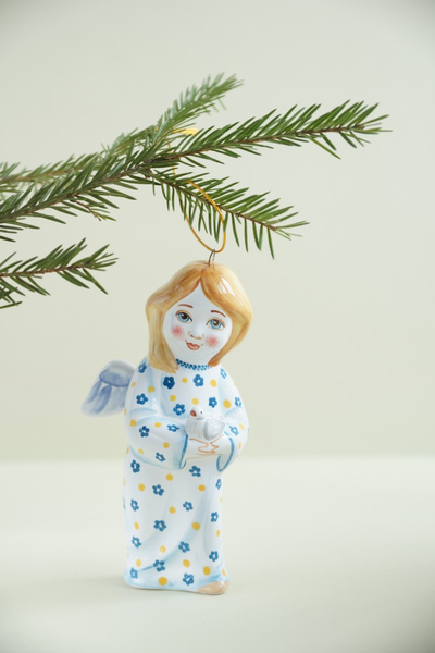 Ангел с голубем