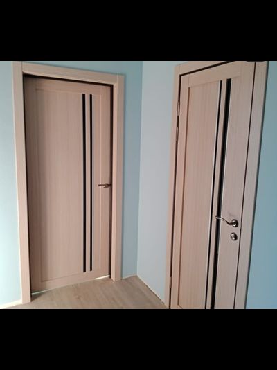 OPTIMA PORTE/ TURIN 525 АПС ДУБ БЕЛЕНЫЙ/ LACOBEL ЧЕРНЫЙ ЛАК