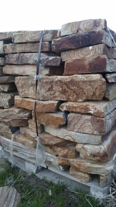 Камень толстяк галтованный, бело-жёлтый с разводом