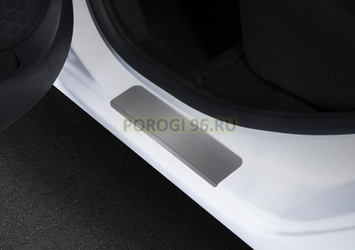 Накладки на пороги для Renault Sandero II, II рестайлинг / Sandero StepWay II рестайлинг 2014-2018 / 2018-