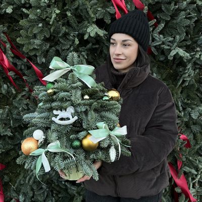 Елочка из нобилиса 40 см зелено-золотая