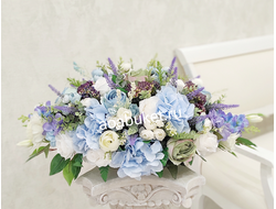 Композиция из искусственных цветов - Лилу УНС006 - горизонтальная композиция бело-голубая - купить