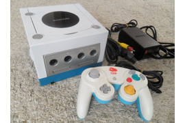 GameCube Custom Painted w Club Nintendo Controller