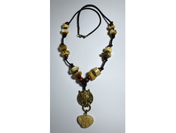 колье с янтарем