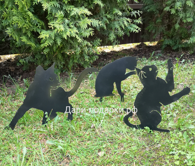 Кошка на задних лапах  - декор металл 36*28см Без проблем можно воткнуть в землю. Служит стильным украшением сада, а так же прекрасно оберегает урожай на грядках от непрошенных птиц. Россия 1798-021173