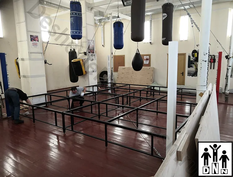 Монтаж ринга на помосте