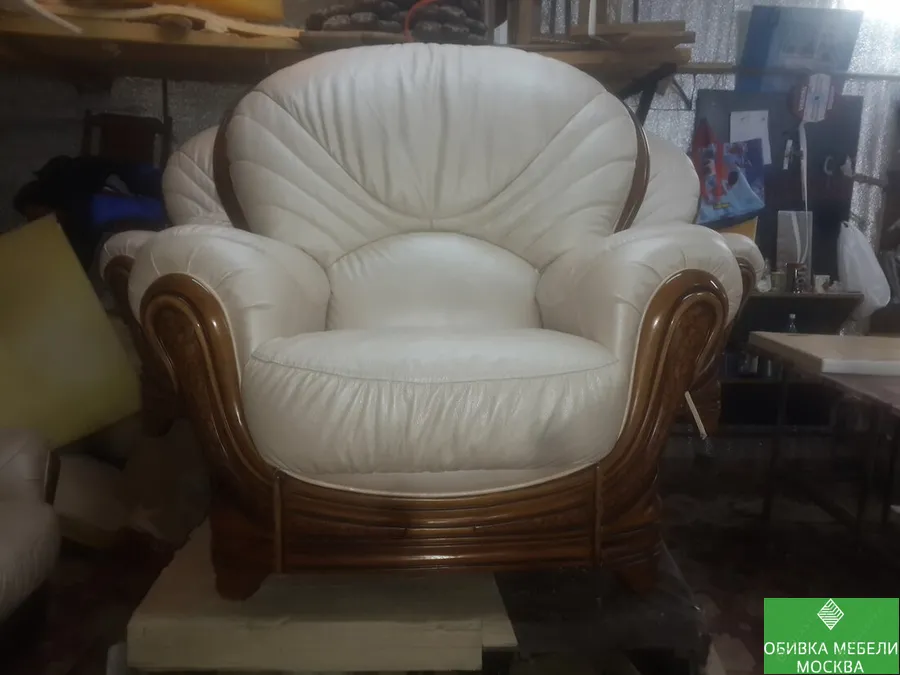Новая обивка кресла натуральная кожа
☎