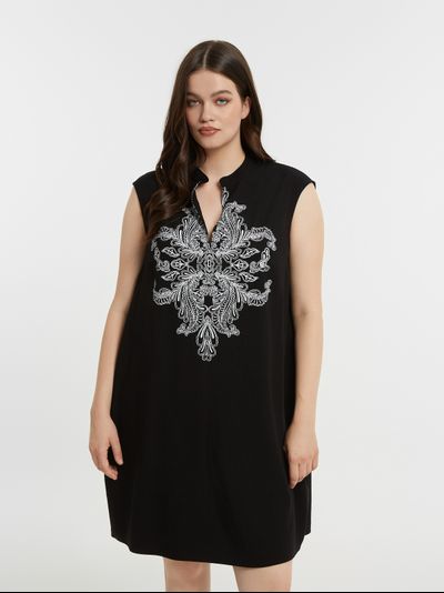 Платье черное с вышивкой