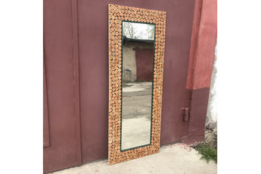 Зеркало в раме из спилов лиственницы. Работа spilcenter.com