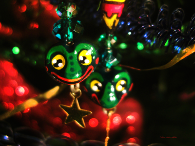 "Ква-ква-сказка", длинные серьги с лягушками и чешским стеклом