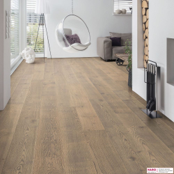 Декор паркетной доски Haro Дуб Табако Серый Браш 4V 1-пол, масло 530795 в интерьере гостиной