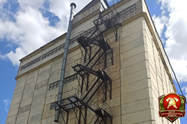 Испытание пожарных наружных лестниц и ограждений кровли на прочность