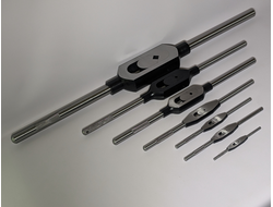 Набор метчикодержателей (Вороток для метчиков) из 7 шт (Квадрат: 2-4.5 мм; 3.15-6.3 мм; 2.5-7.1 мм; 3.55-9 мм; 5.6-16 мм; 6-18 мм; 14-31.5 мм)