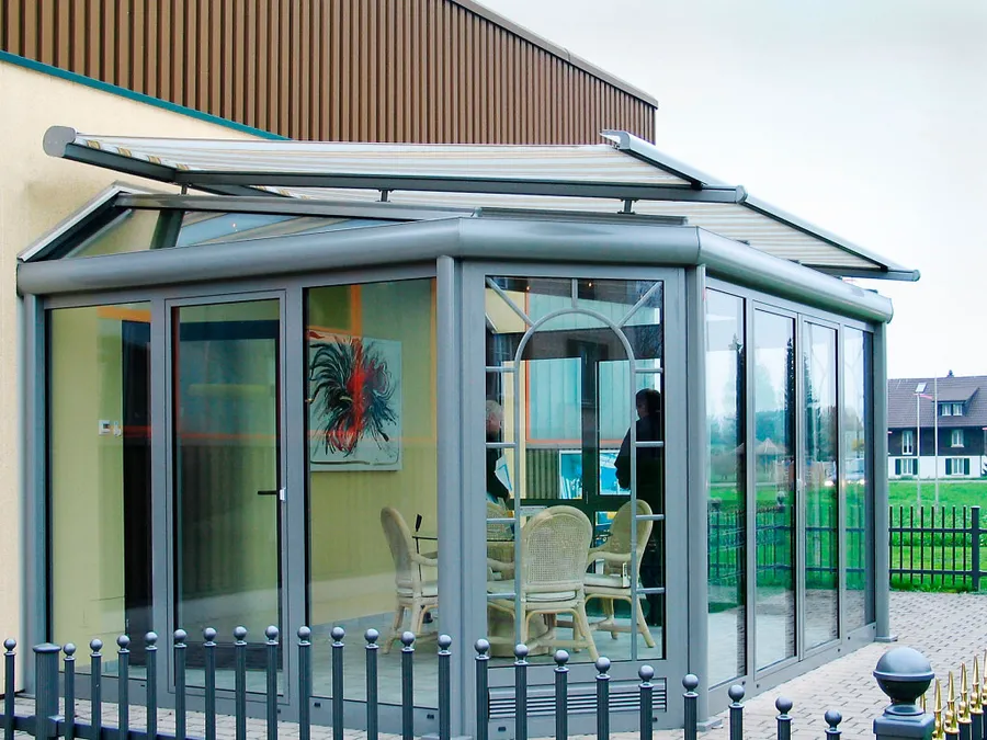 Зимний сад с защитой от солнца