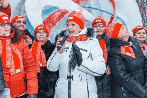 А самое, пожалуй, важное, что ощутили дэнасовцы, - это то, насколько мощно развивается компания несмотря на кризисы в экономике. Вместе мы сила! На фото с микрофоном Л. Мальцева, первый почетный вице-президент "ДЭНАС МС"