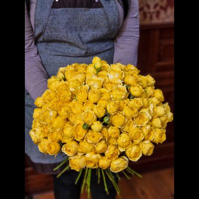 Кустовая роза Россия 40 см 51 шт