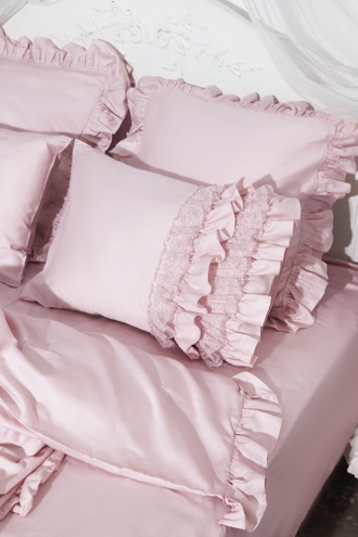 Постельный комплект с оборками и кружевом на сетке "Розовый"