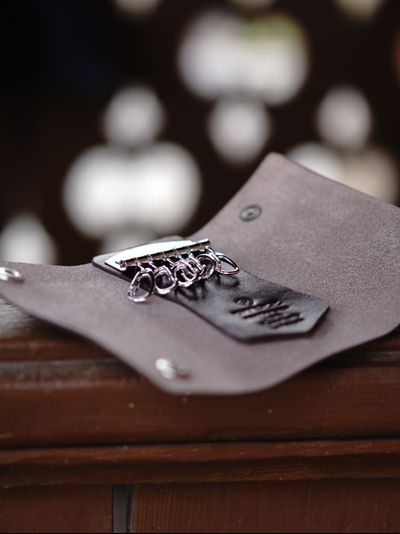 Ключница коричневого цвета KL-001