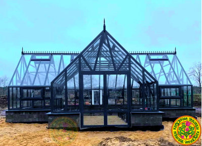 Базовая комплектация теплицы в английском стиле с холлом из стекала и алюминия ИМПЕРИАЛ размером 4000 х 10000 мм