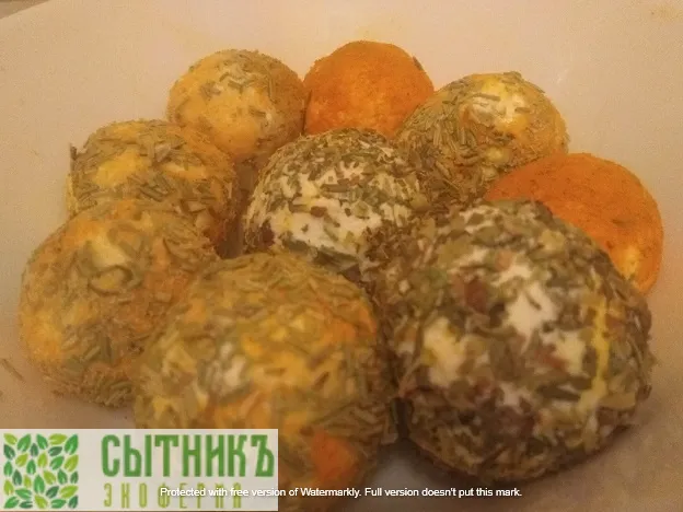 Натуральный сыр из козьего молока в шариках со специями