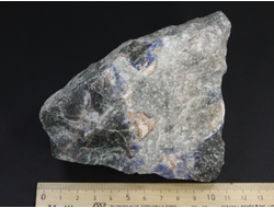 Содалит в породе, необработанный "дикий" образец, Россия (105*102*70 мм, 789 г) №19366