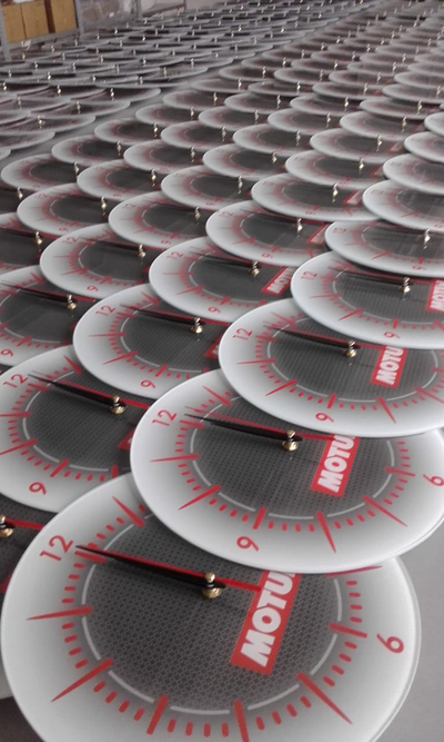 Настенные часы из стекла