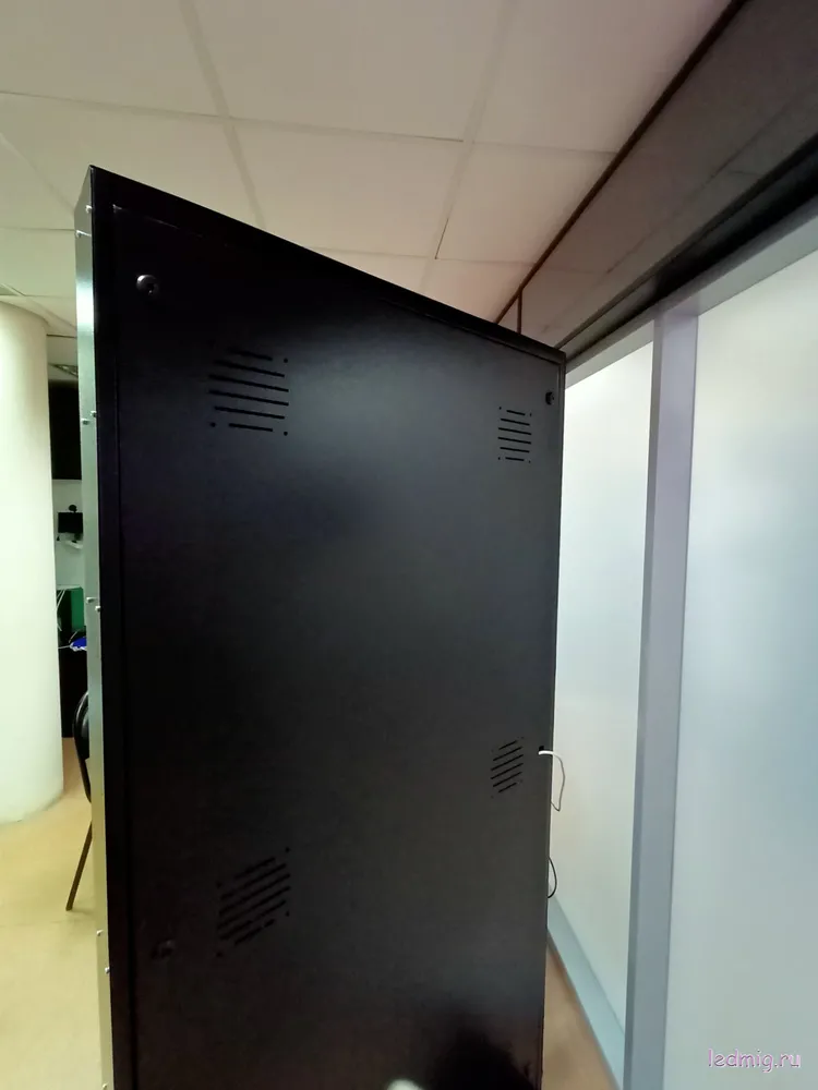 Светодиодный пилон вид задней стенки