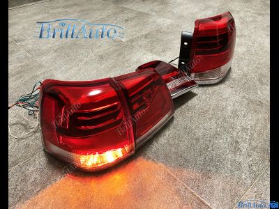 Cтопы Toyota Land Cruiser 200 07-15 в стиле 21 года LED (красные с белым низом)