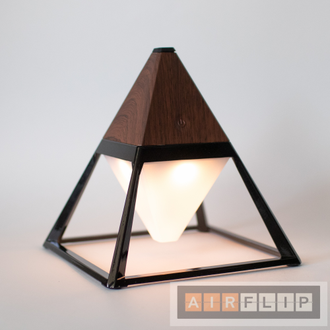 лампа пирамида под дерево