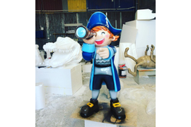 Персонаж мультфильма из стеклопластика